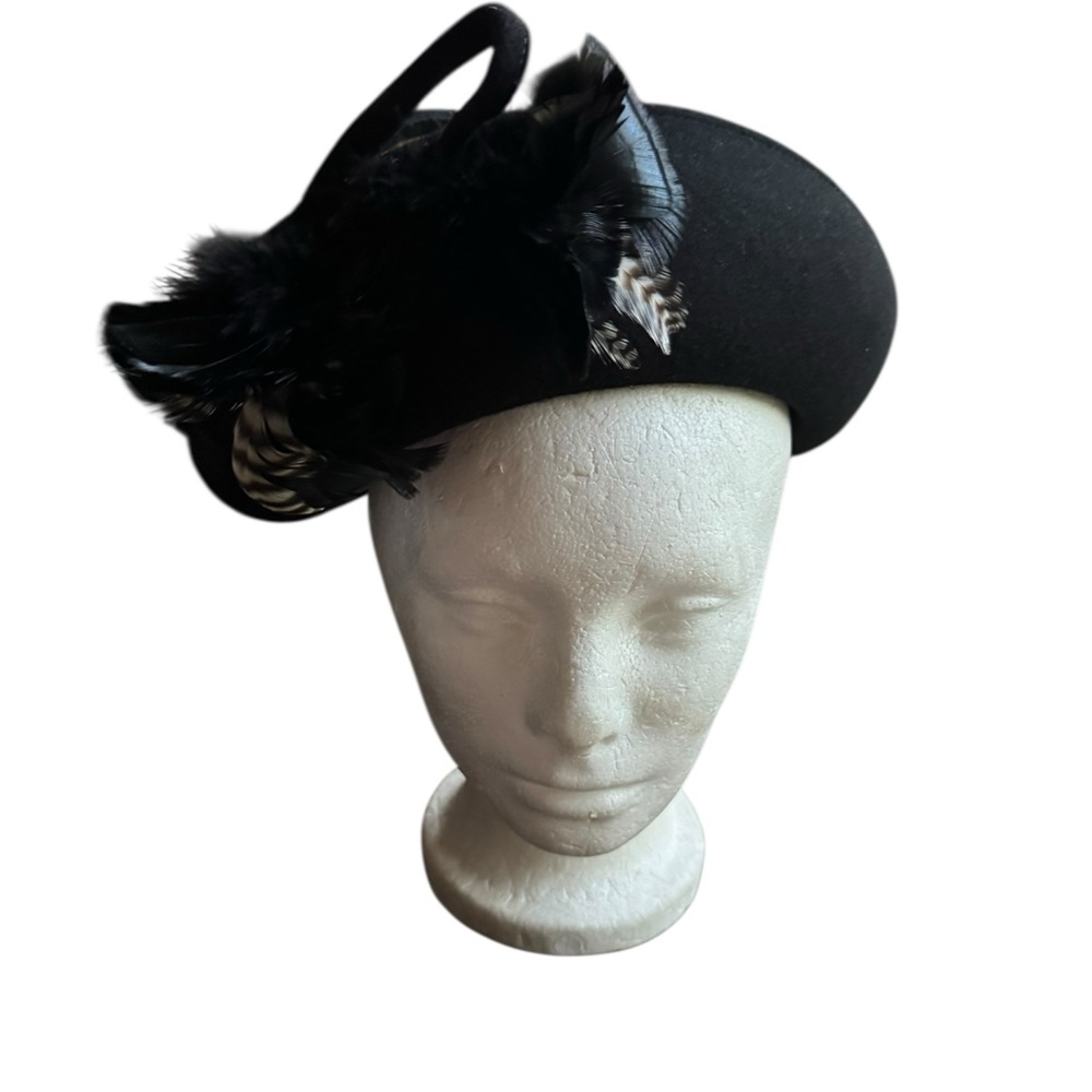 1940s Belvedere, Made in USA, 100% Wool Feather Embellished Lace Hat - Picture 2 of 7